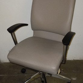 Pre-Owned OFS CS2 Office Chair